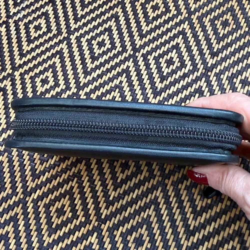 Vintage Coach Black Leather Zip-Around wallet 4565 black